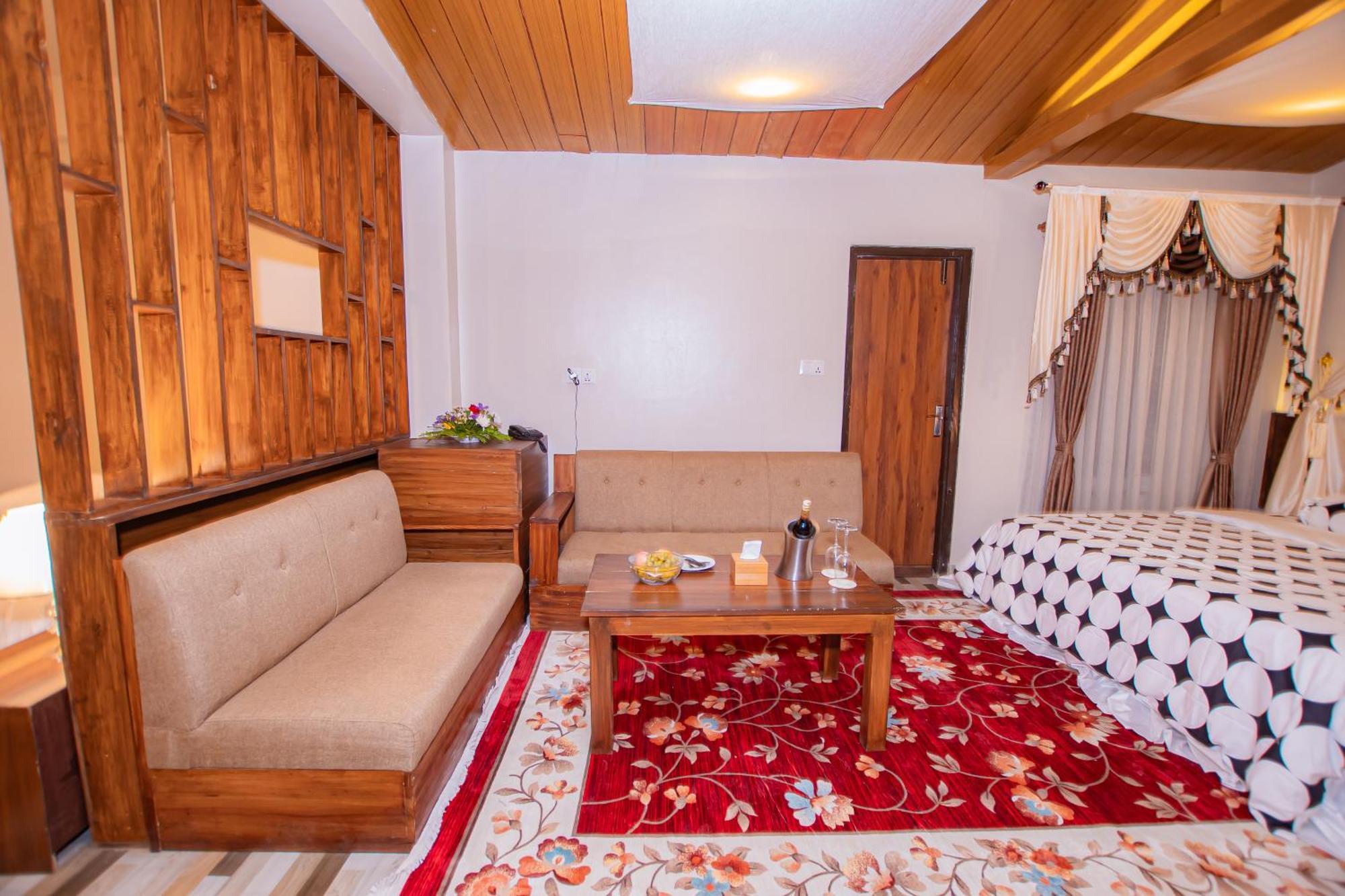 Busy Bee Resort, Pokhara Exterior photo