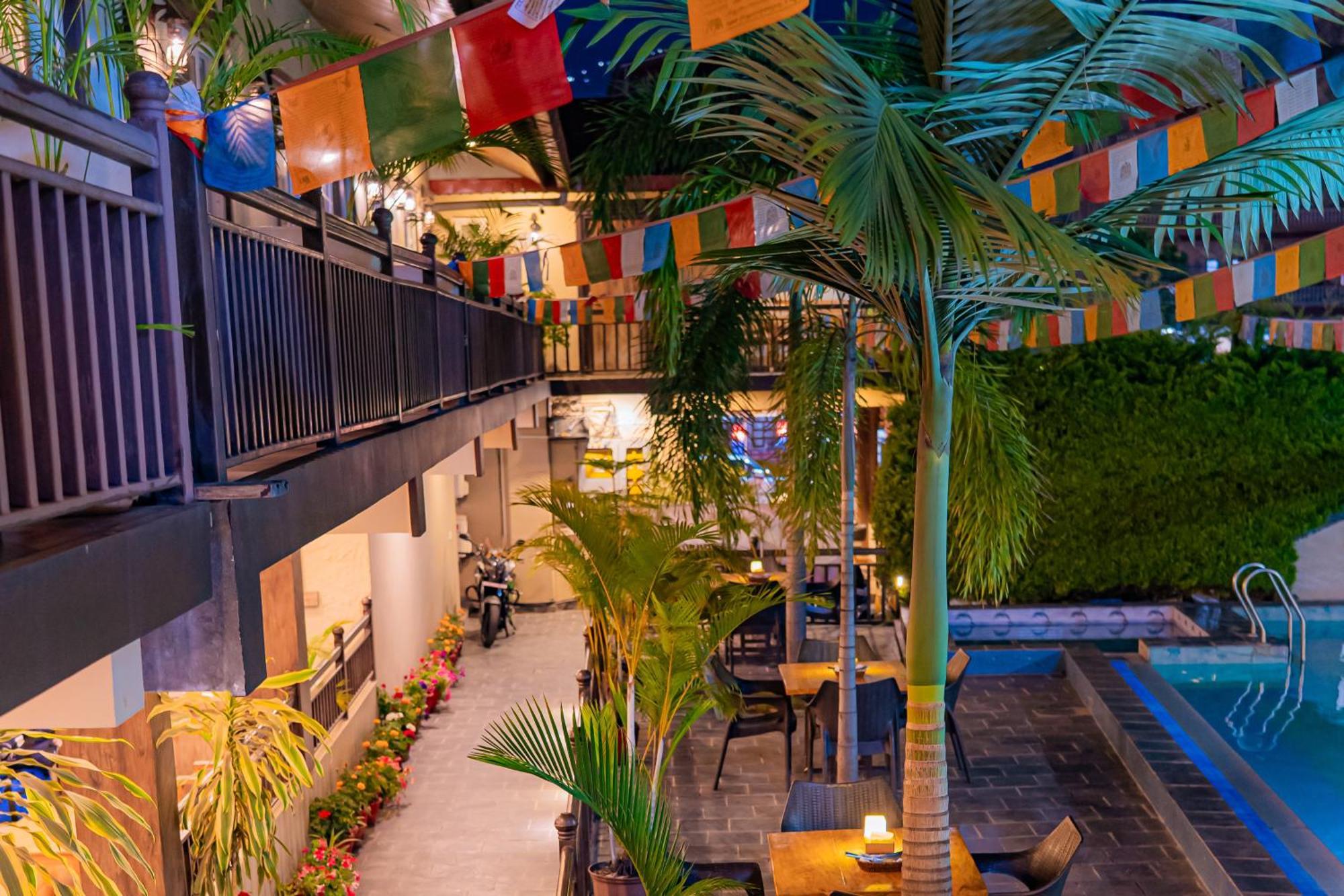 Busy Bee Resort, Pokhara Exterior photo
