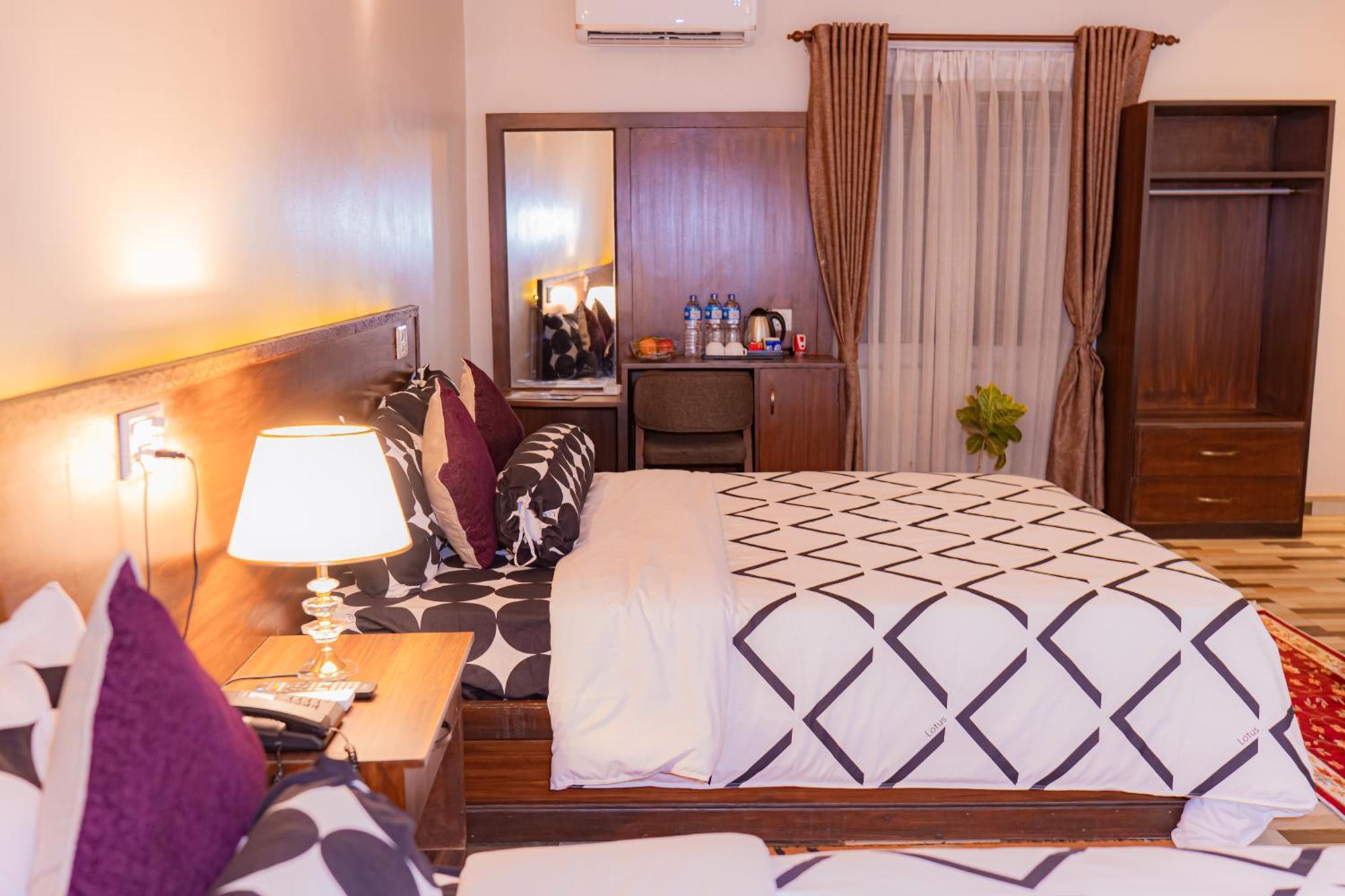 Busy Bee Resort, Pokhara Exterior photo