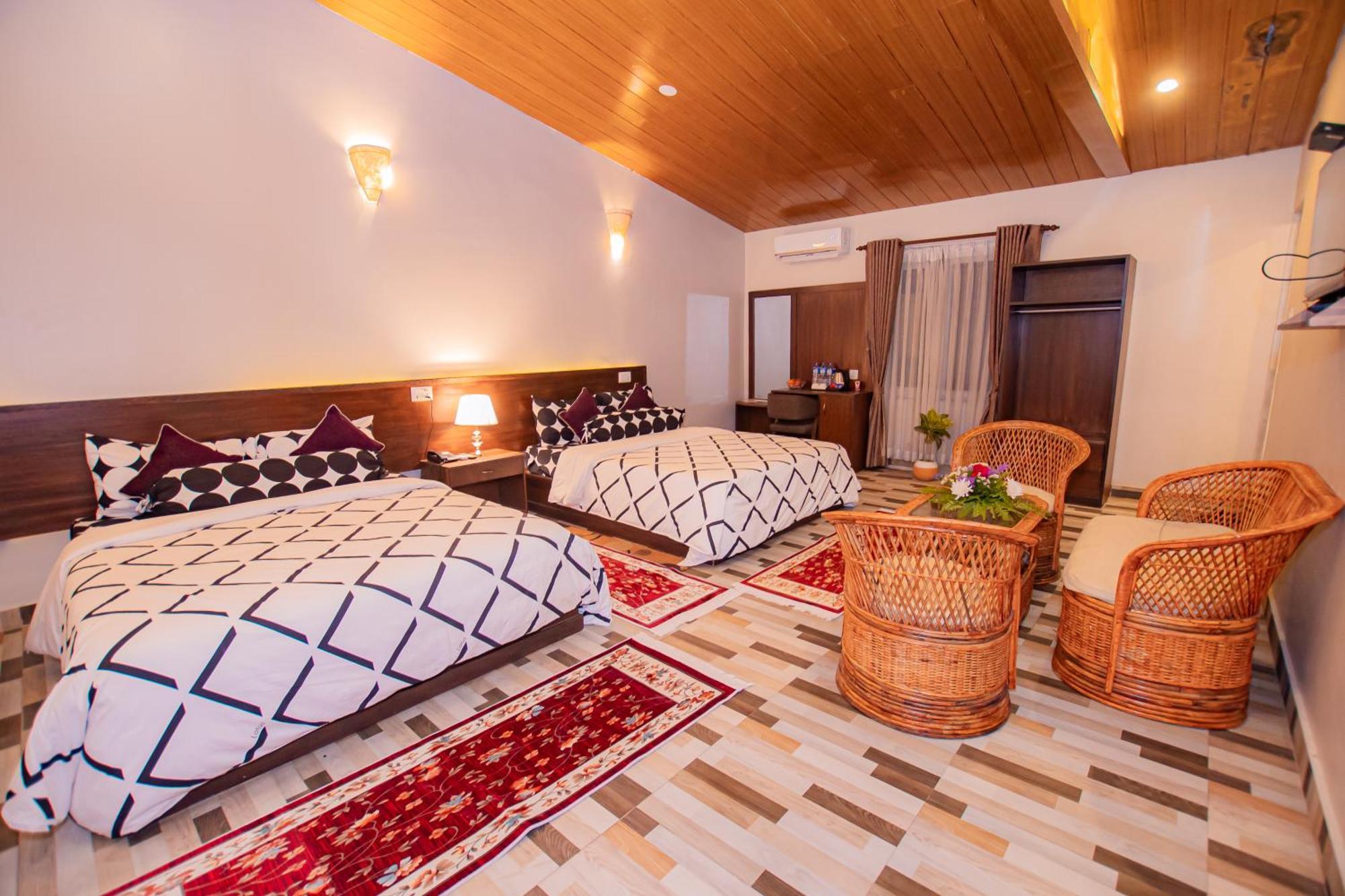 Busy Bee Resort, Pokhara Exterior photo