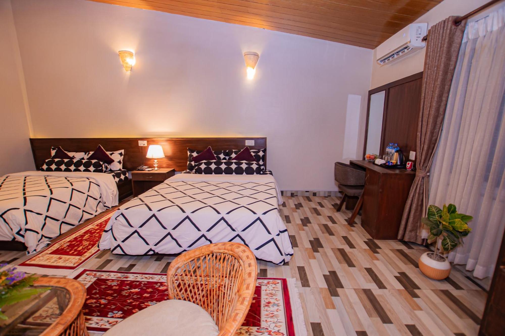 Busy Bee Resort, Pokhara Exterior photo