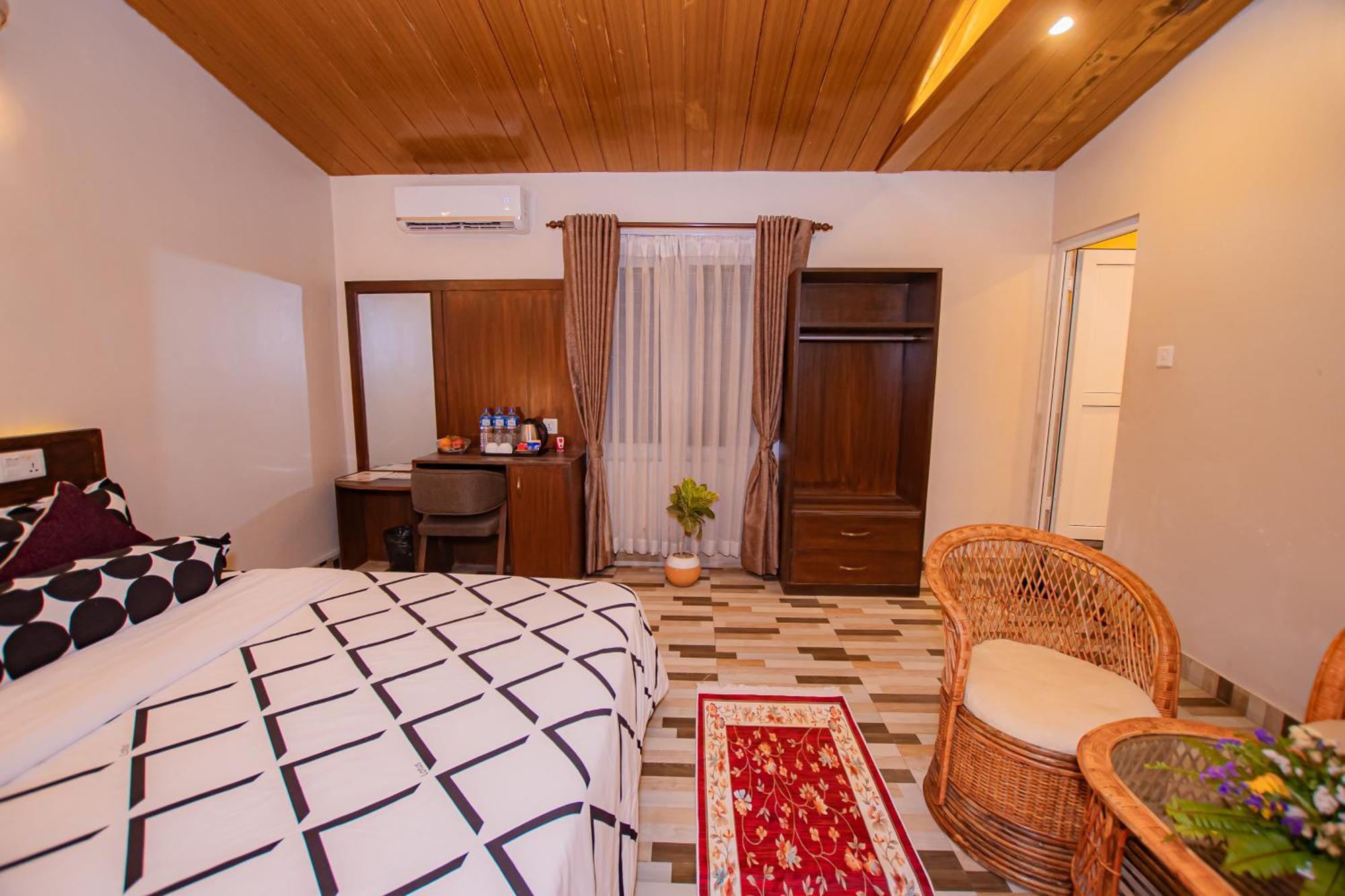 Busy Bee Resort, Pokhara Exterior photo