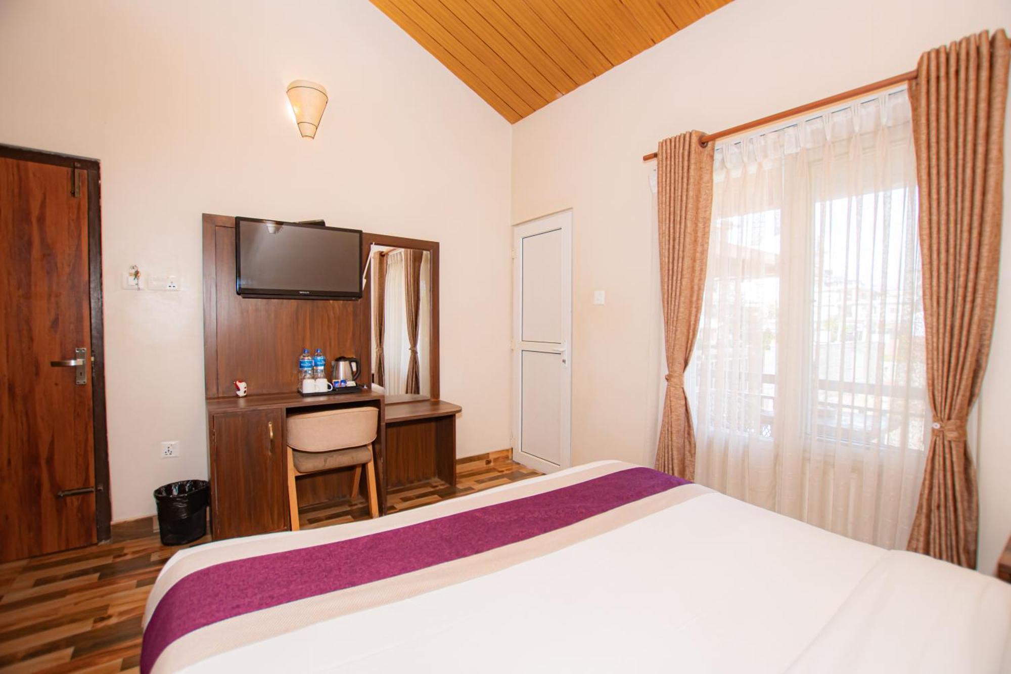 Busy Bee Resort, Pokhara Exterior photo