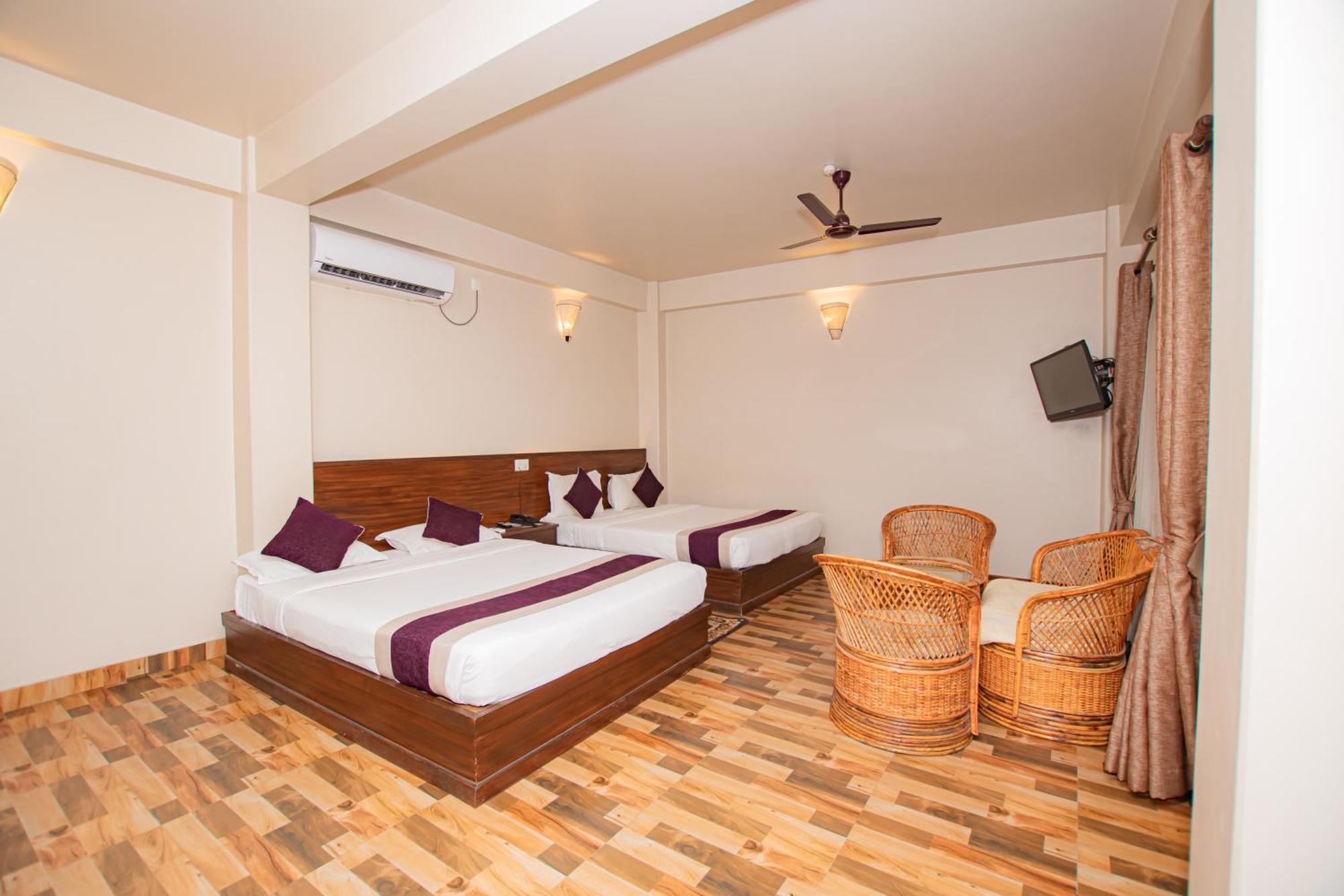 Busy Bee Resort, Pokhara Exterior photo